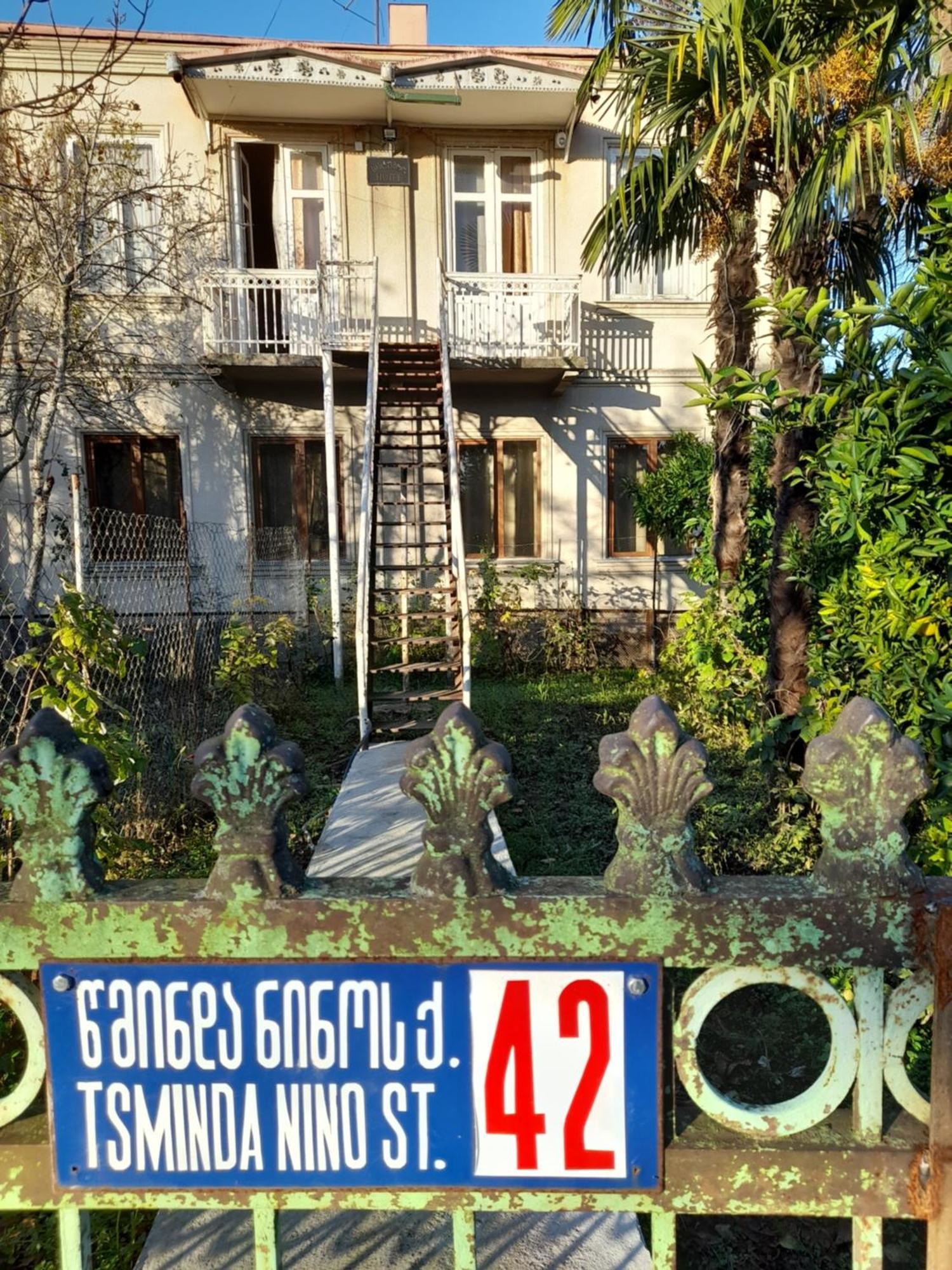Levani'S Guesthouse Zugdidi Eksteriør bilde